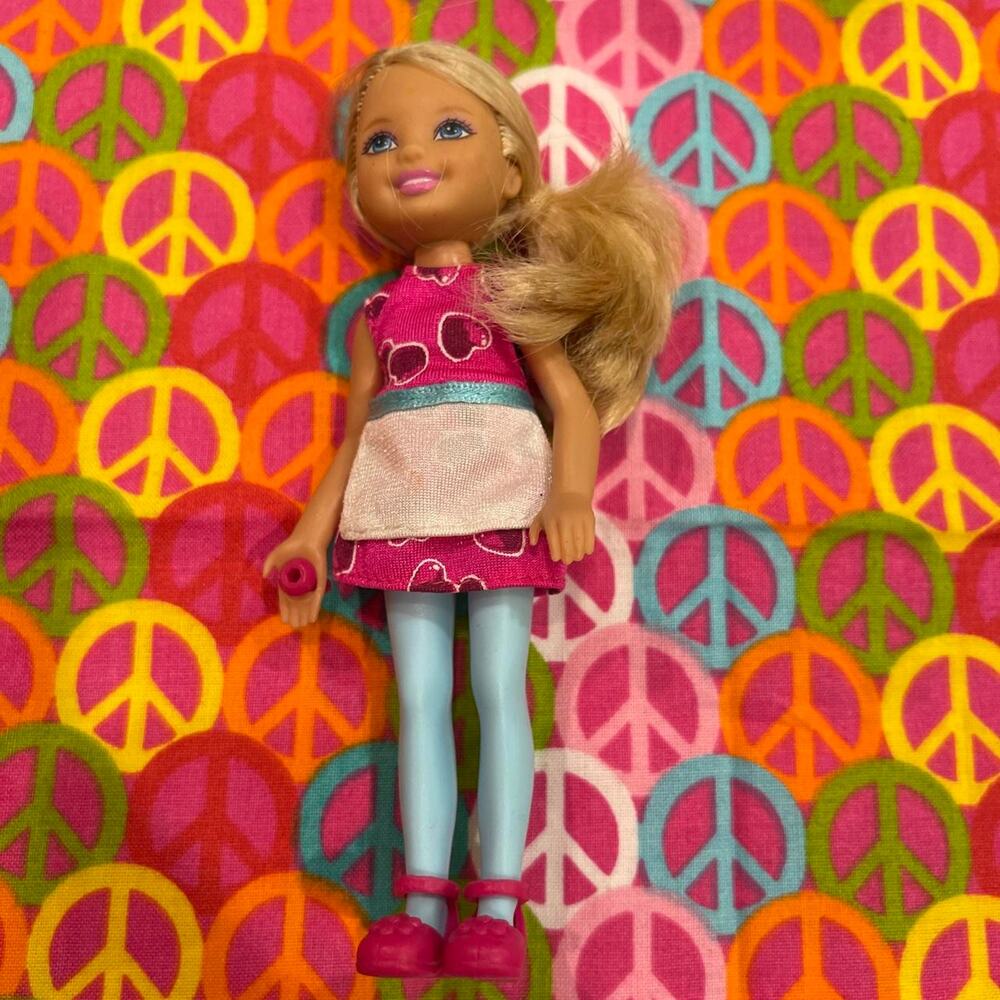 Barbie 2011 chelsea doll in Pretty Dress